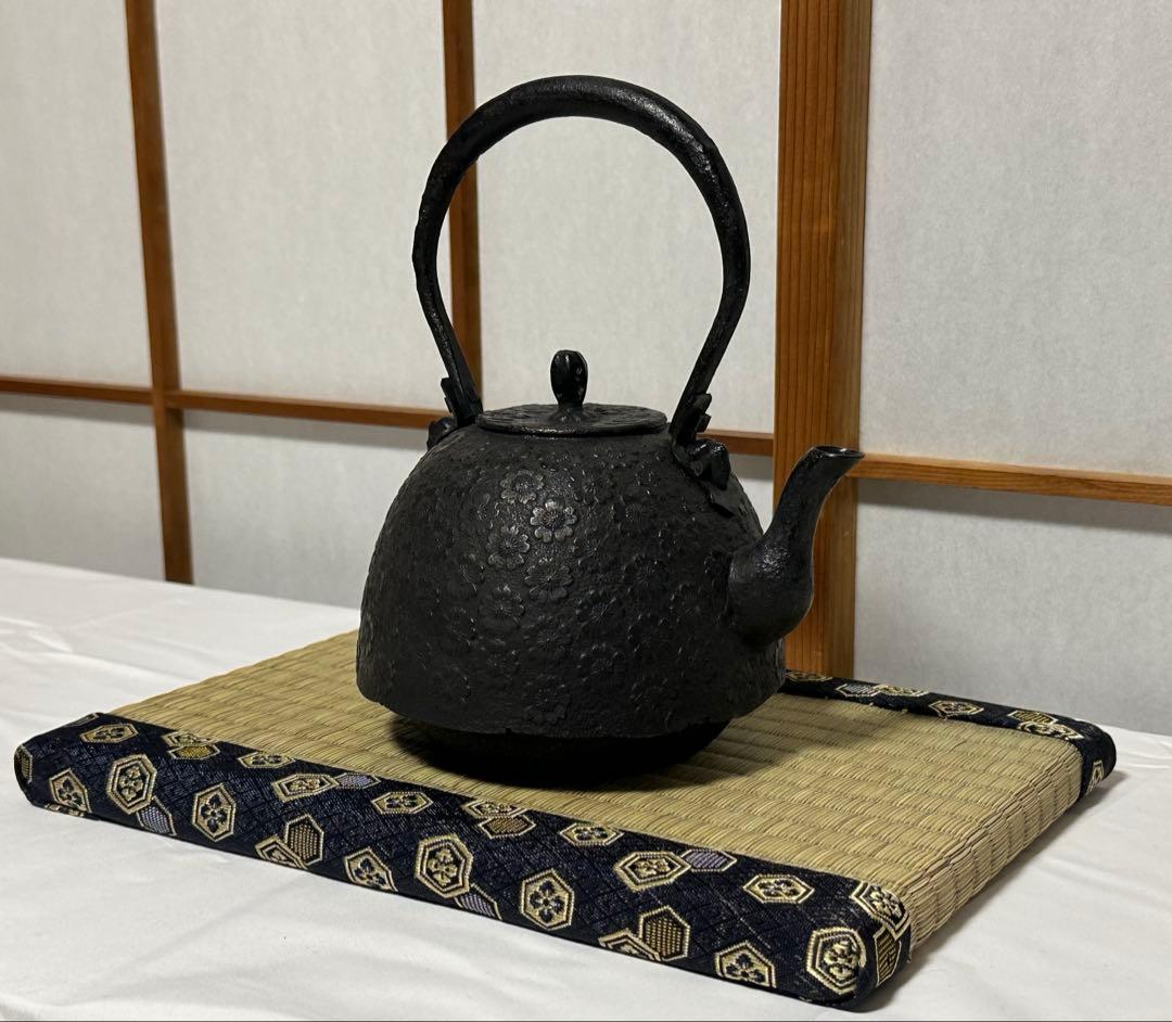 本番盛岡 薫山 南部鉄器 鉄瓶 南部型 桜小紋 1リットル 新品未使用品