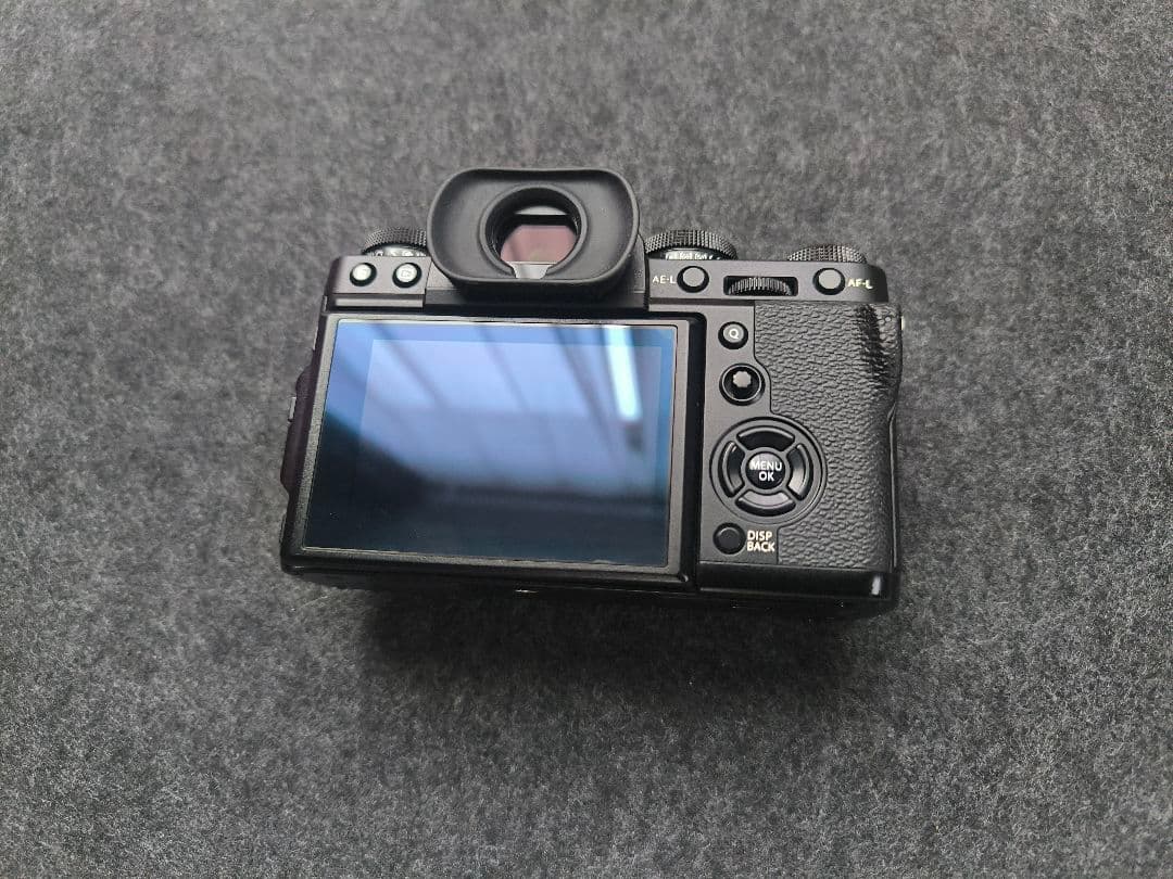 【FUJIFILM X-T3 ボディ】木製グリップ付き／動作良好