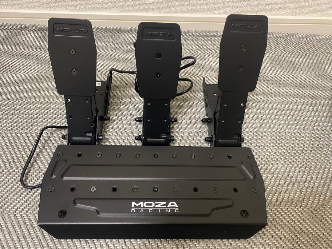 MOZA R5 Racing Simulator セット 3ペダル