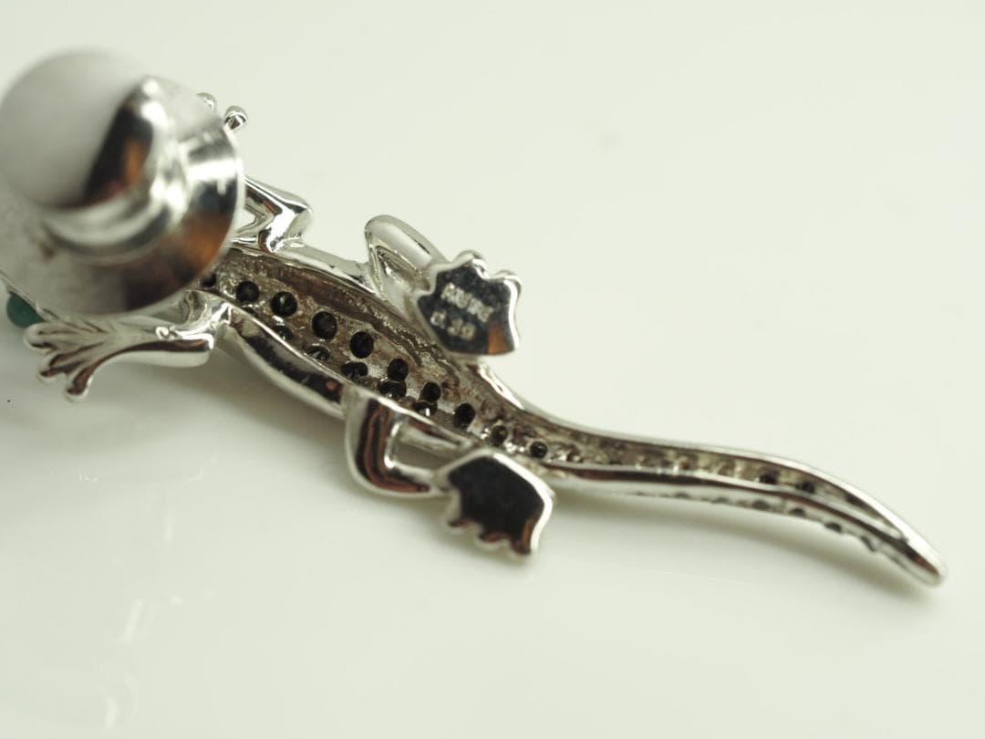 とかげモチーフ天然ブラックダイヤモンドブローチ　K18WG D0.39ct