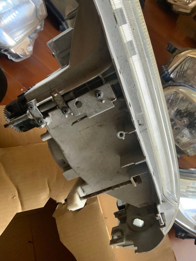 13枚目傷　8枚目ペンキ　ダイナ デュトロ 純正 ヘッドライトユニット 左