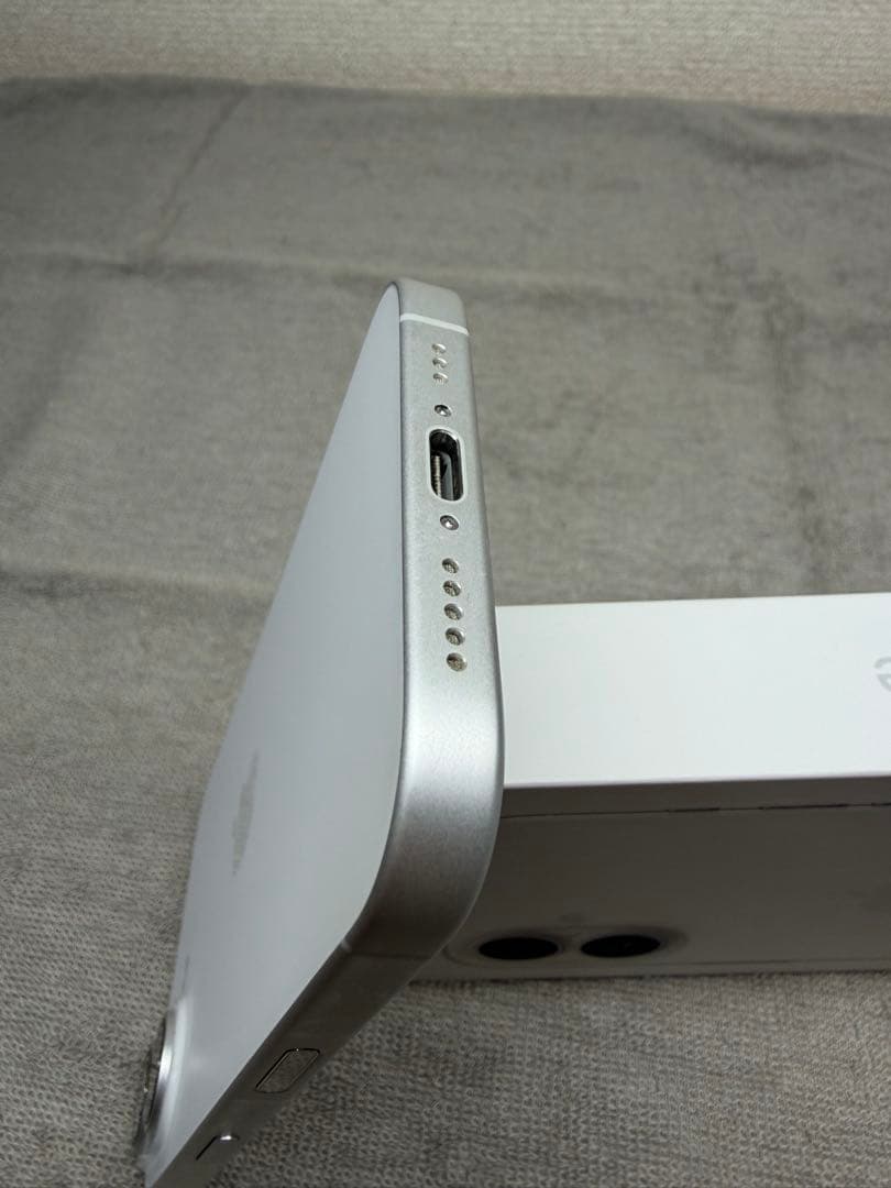 iPhone 16 256GB バッテリー100% ホワイト SIMフリー