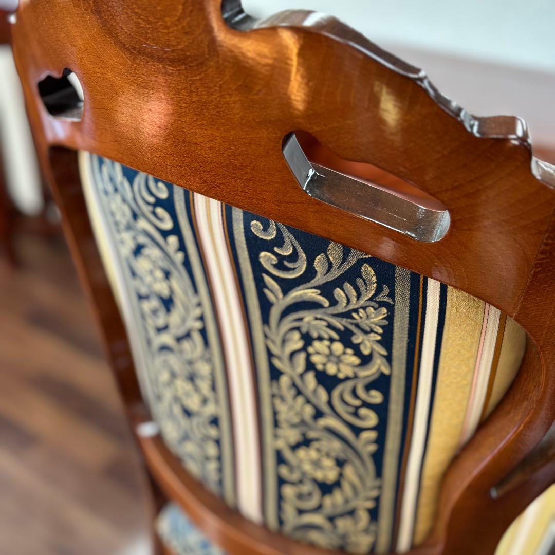 イタリア製　クラシックな木製　ダイニングチェア