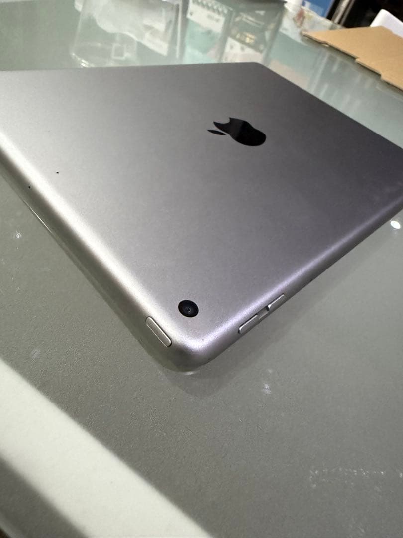 iPad (第6世代) シルバー