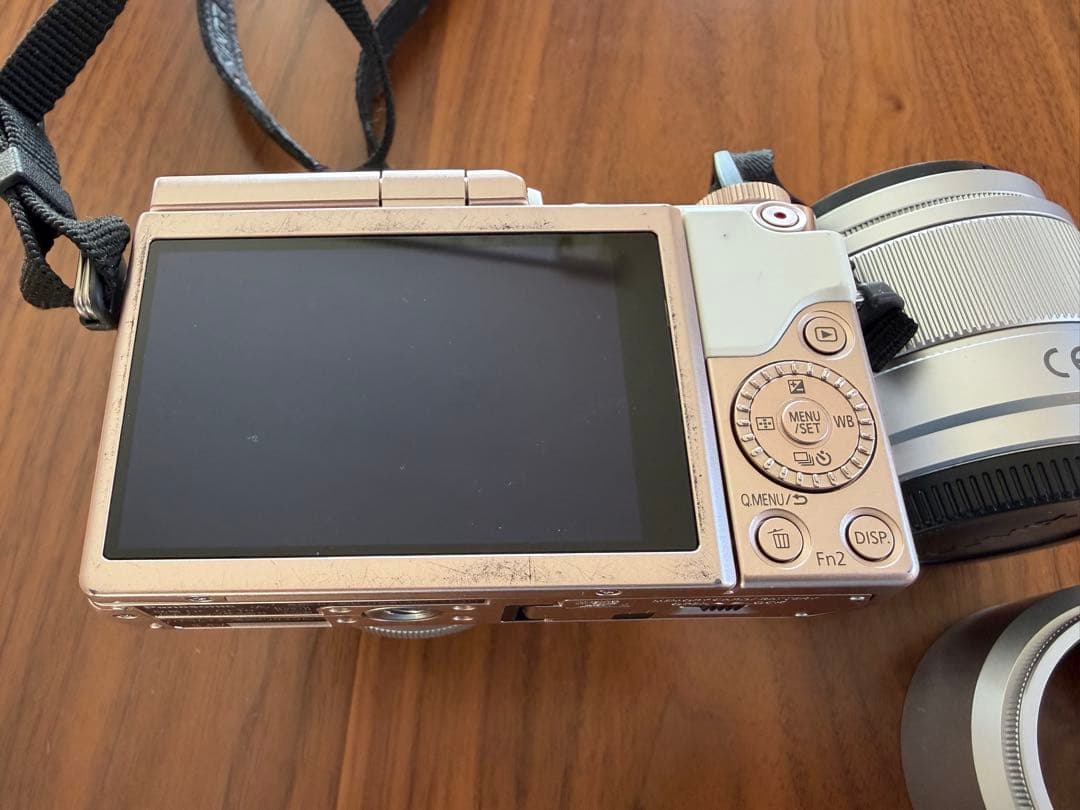 パナソニックLUMIX GF10ミラーレス一眼カメラ ホワイト DC-GF10W