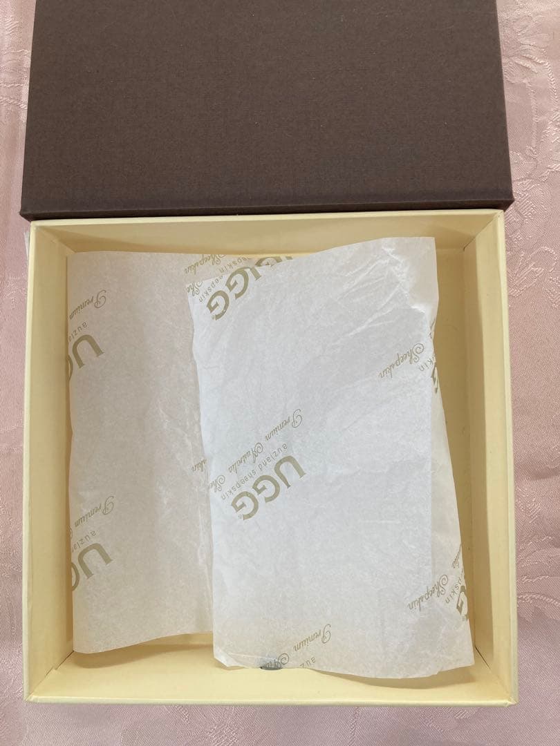 UGG アグ　ムートン手袋　グローブ　箱付き　レディース