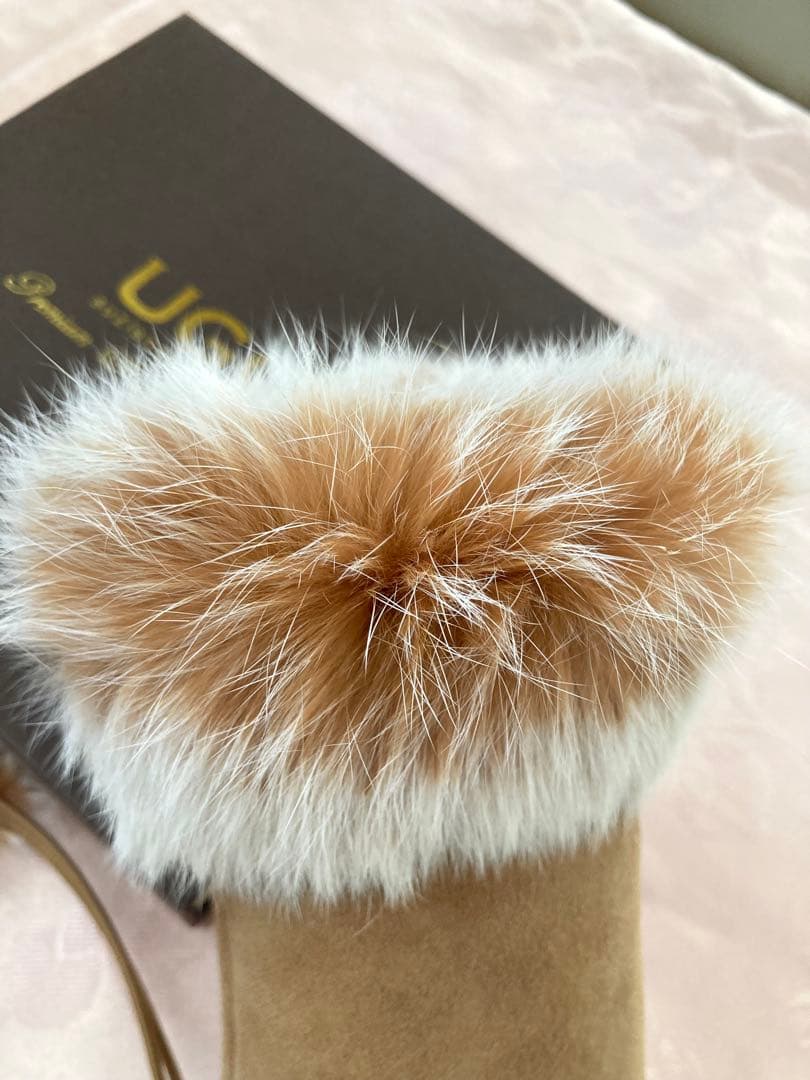 UGG アグ　ムートン手袋　グローブ　箱付き　レディース