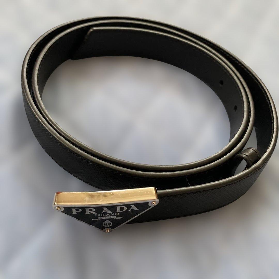 プラダ　サフィアーノレザーベルト トライアングルメタルバックル