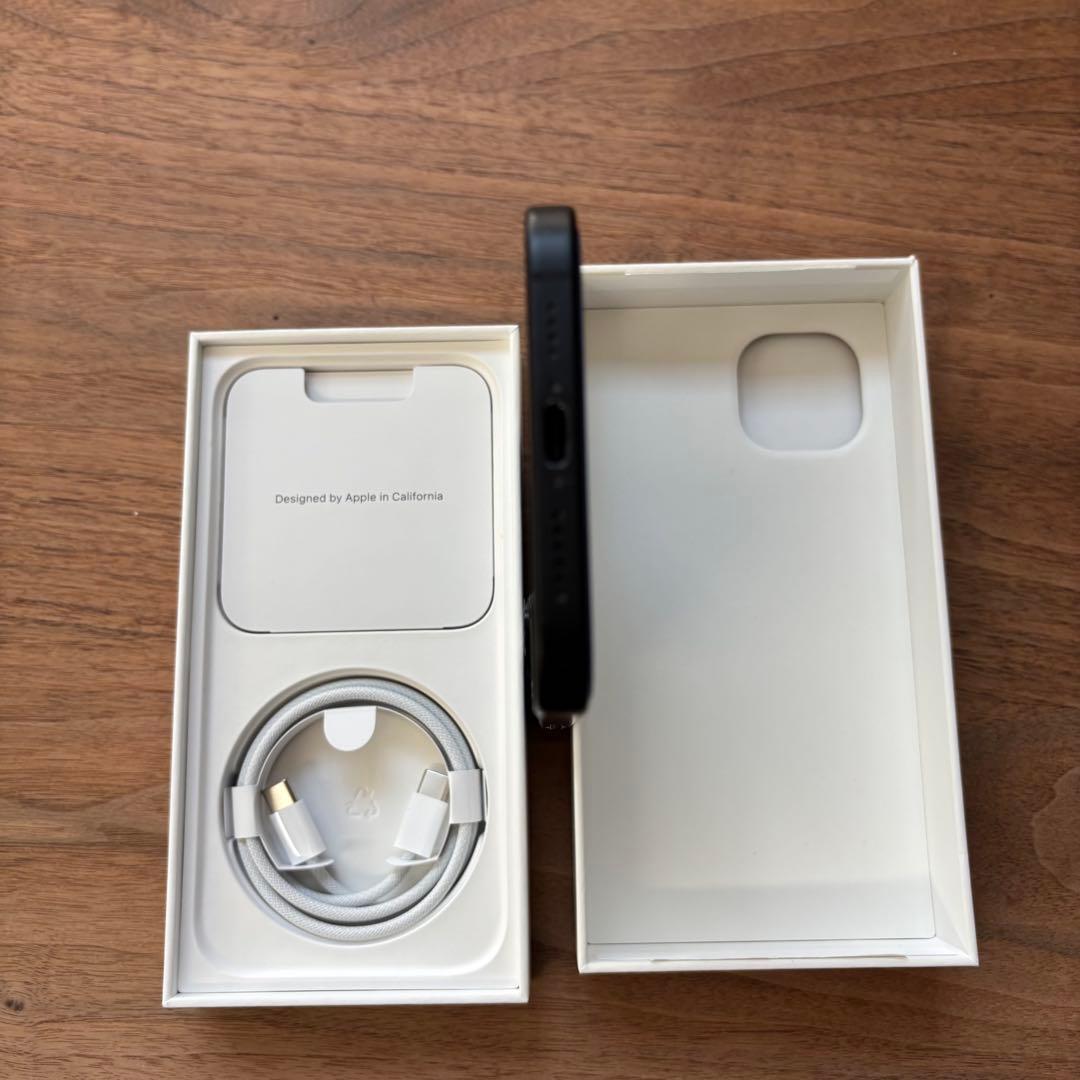 ろあ【使用1年のみ美品】iPhone 15Plus 256Gブラック