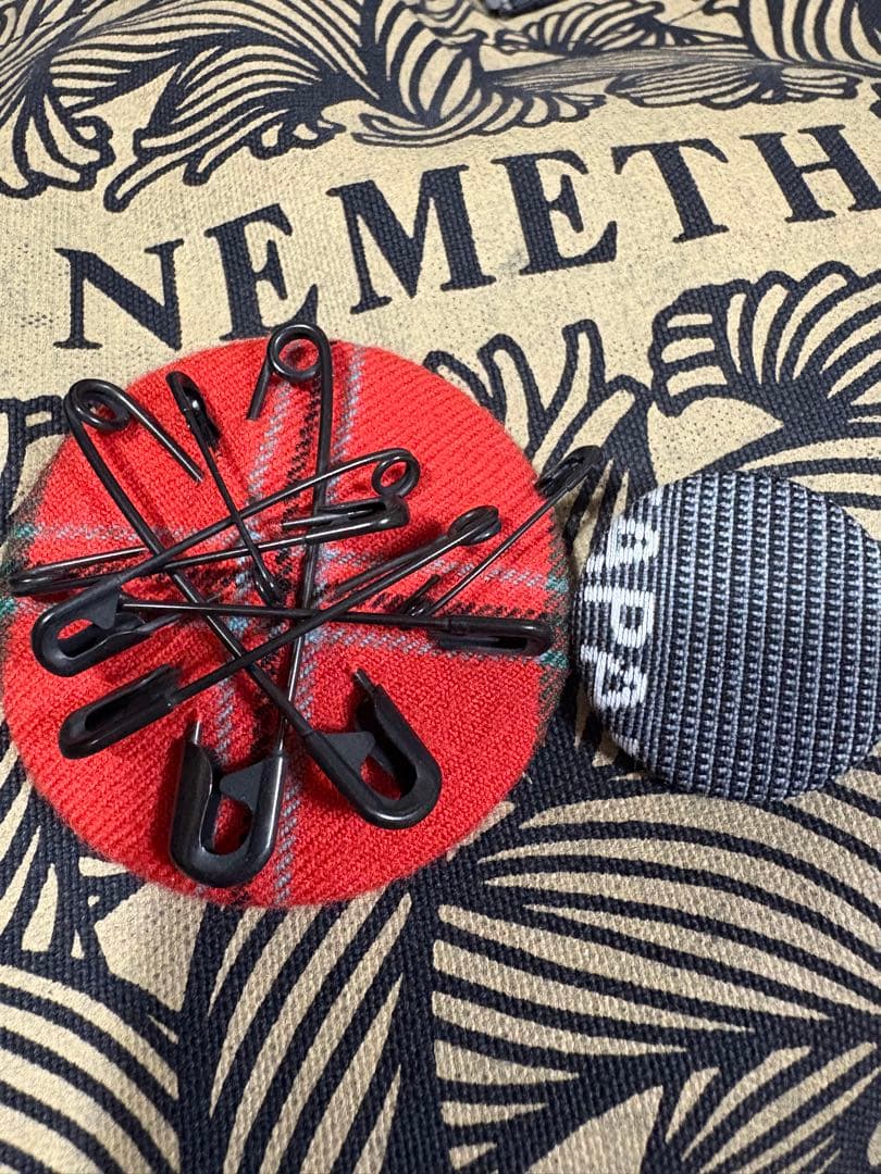 ネメス　缶バッジ