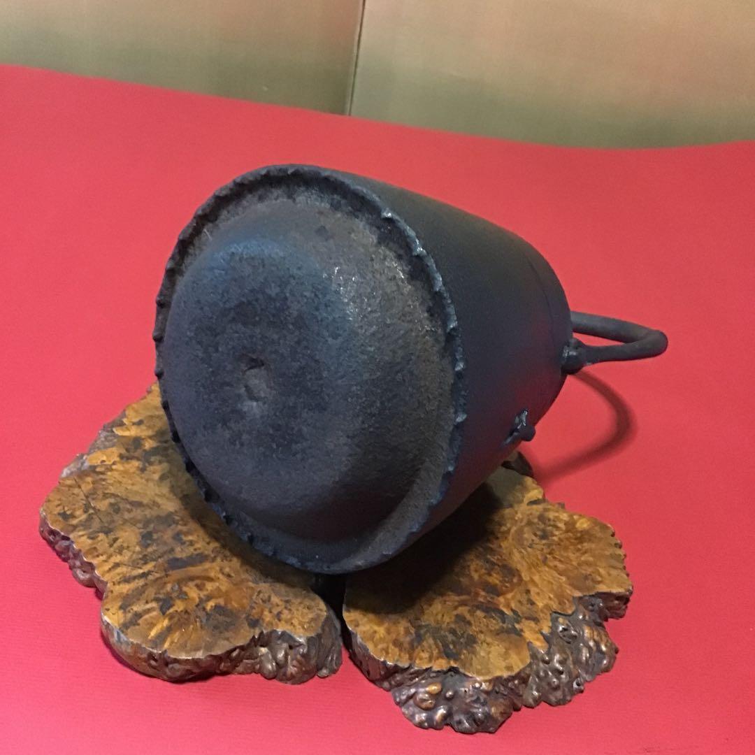 時代鉄瓶　「柳に蛙」　図　　　　　　　玄4