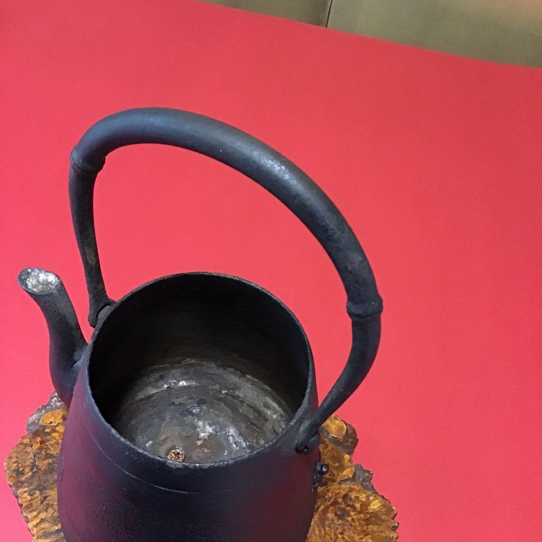 時代鉄瓶　「柳に蛙」　図　　　　　　　玄4