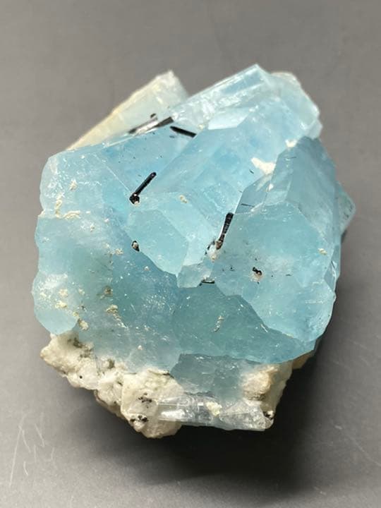 [超希少]SSSブラジル産   137ｇアクアマリン原石