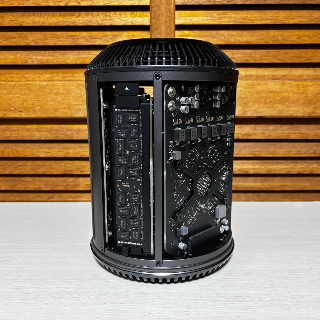 Mac Pro(Late 2013)　 3.0GHz・64GB・1TB