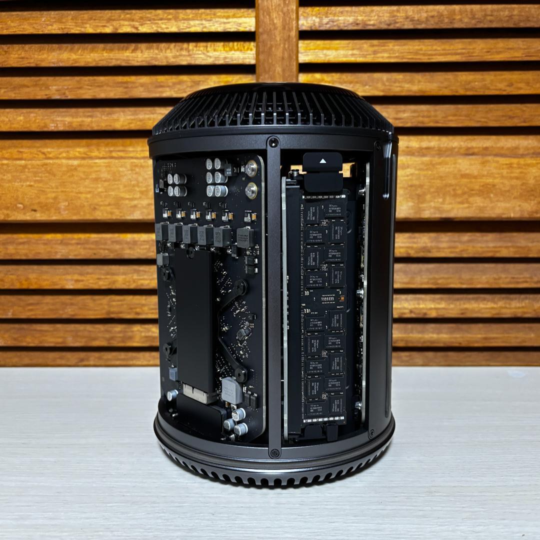 Mac Pro(Late 2013)　 3.0GHz・64GB・1TB