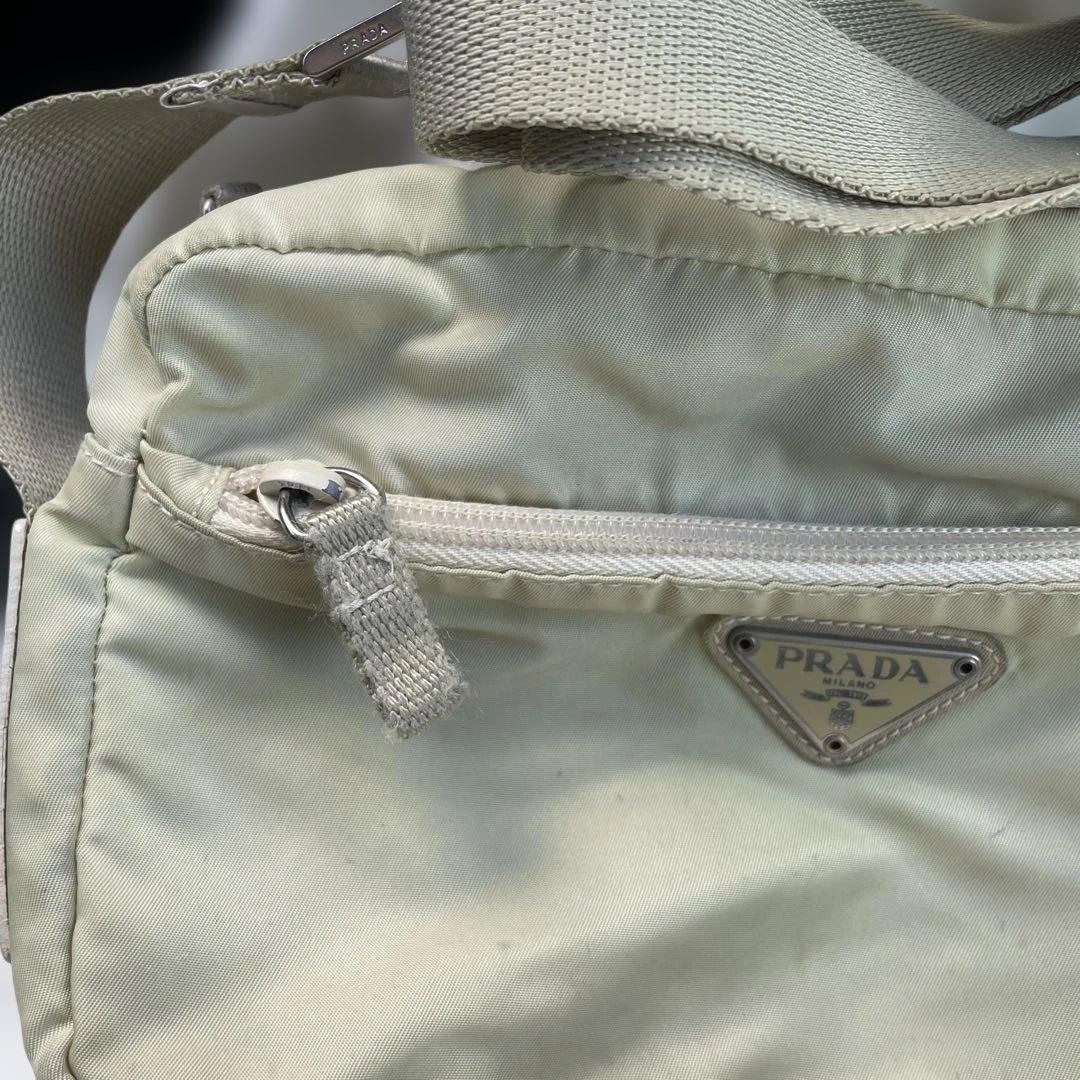 PRADA アイボリー ショルダーバッグ