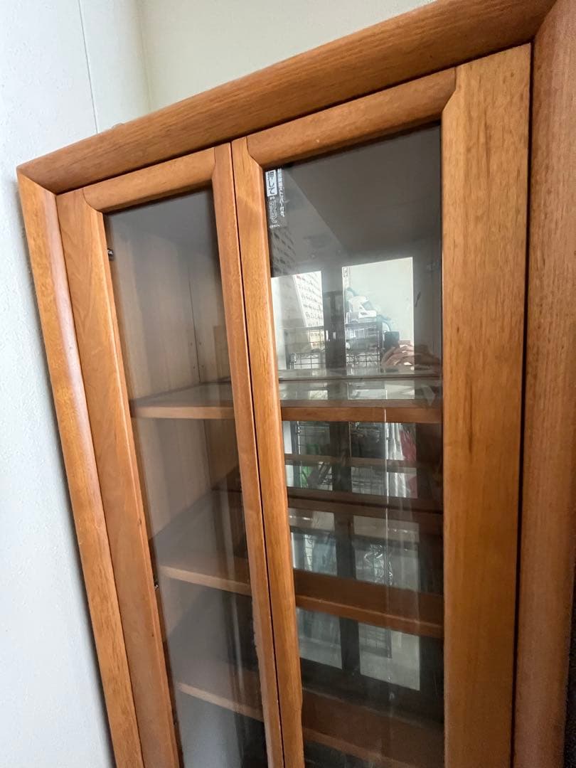 【新春特価】木製ガラス扉キャビネット 5段　(棚板もガラスで、めちゃ綺麗です)