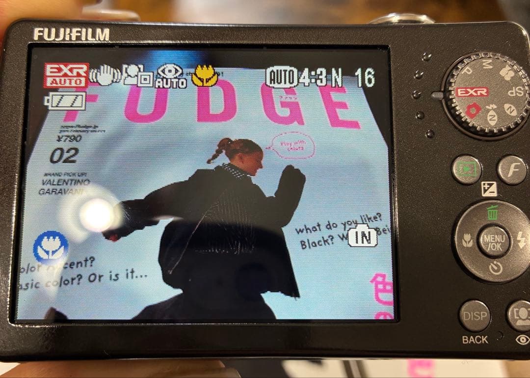 デジタルカメラ FUJIFILM FinePix F200EXR