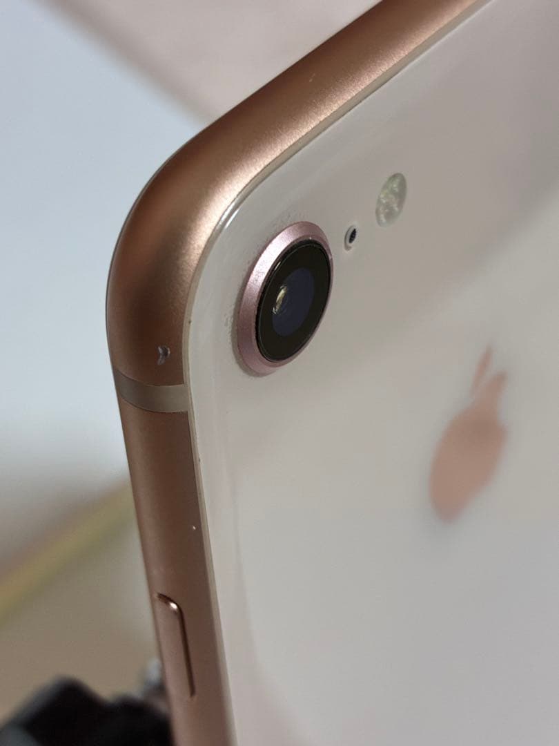 Apple iPhone 8 本体　ゴールド 64GB