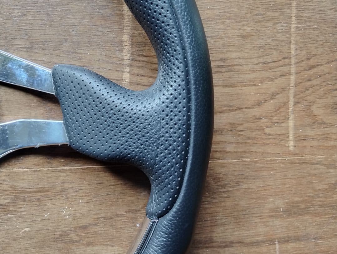 正規品NARDIステアリング綺麗