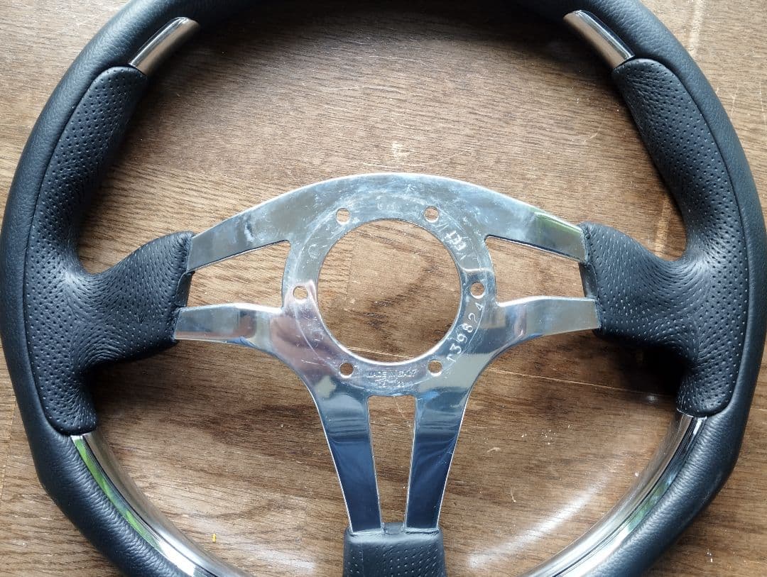 正規品NARDIステアリング綺麗