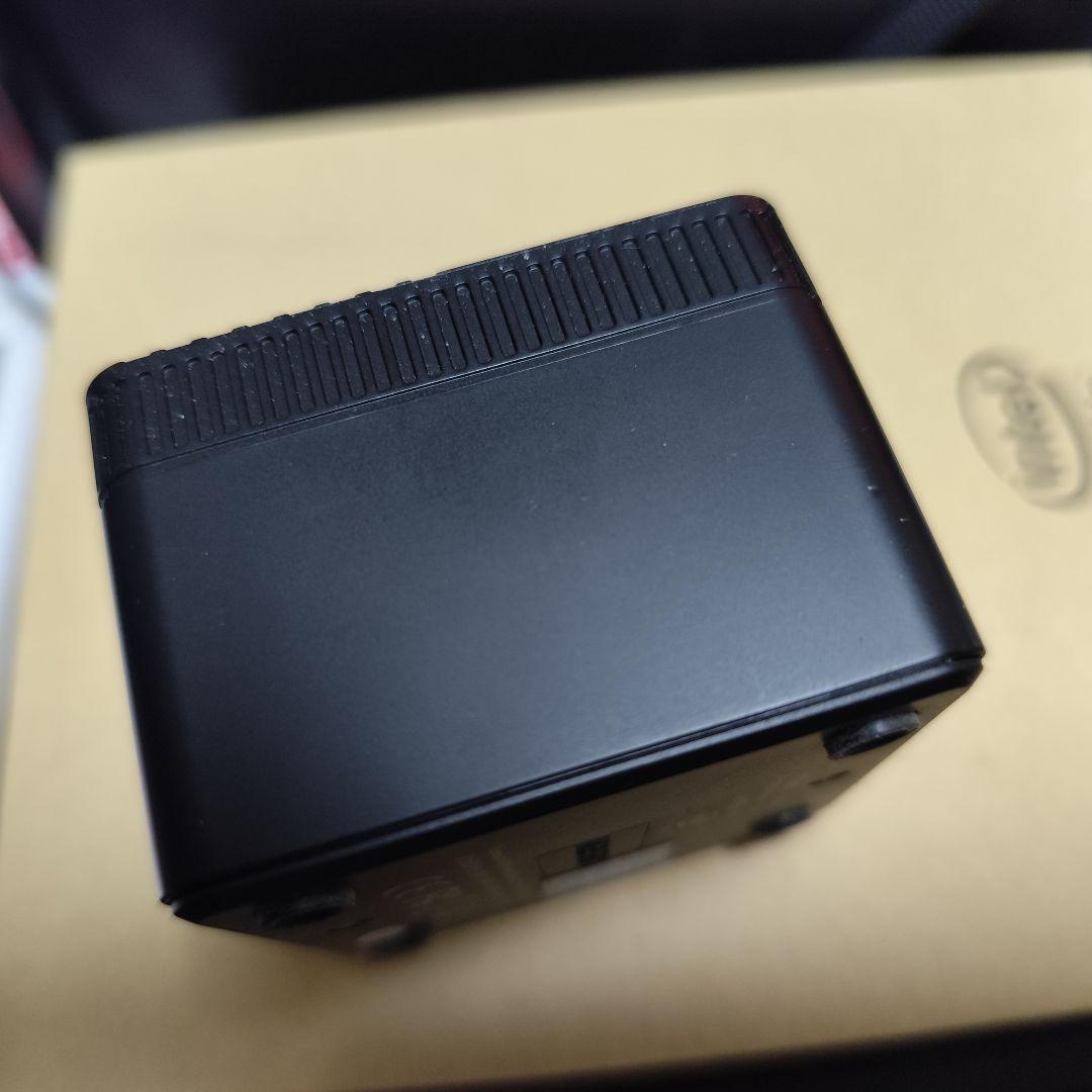 【値引き中】CHUWI 超軽量ミニPC ブラック