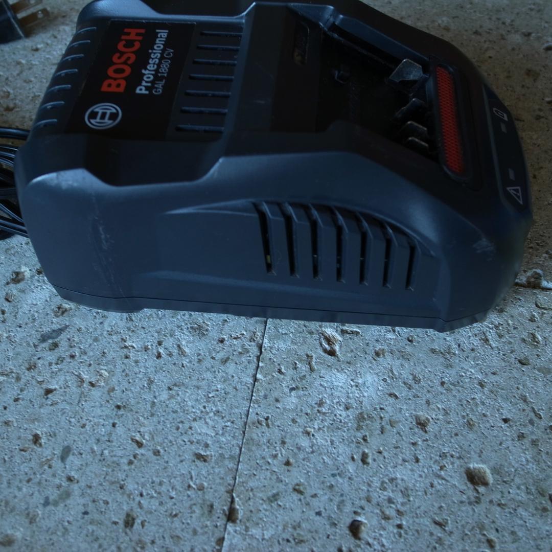 BOSCH ハンディクリーナー 18V GASV１８V本体　バッテリー＆充電器