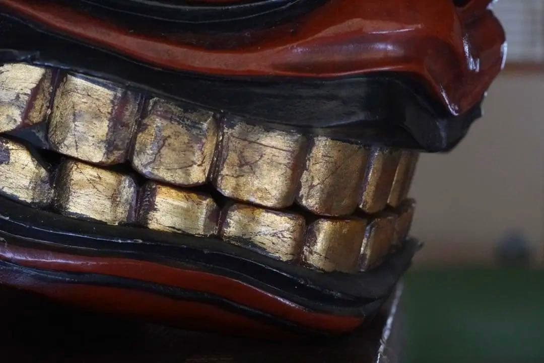 み*く様 【獅子頭　漆塗り・金箔貼り】木彫　彫刻　獅子舞　民藝　骨董品　時代物