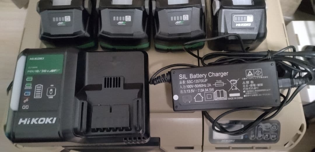 HiKOKI 冷温庫 UL18DC　バッテリー4個付き