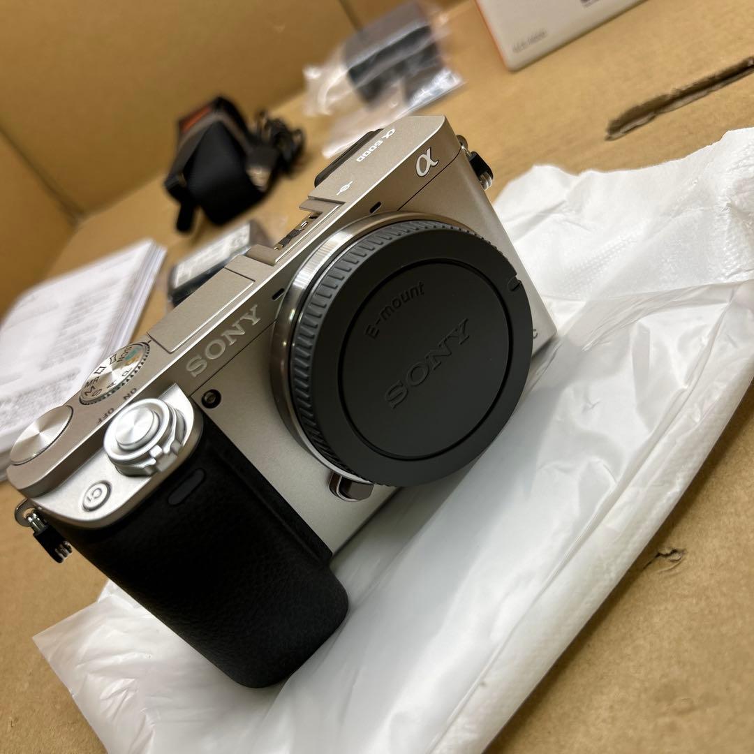 SONY ミラーレス一眼 α6000 ボディ シルバー ILCE-6000 S
