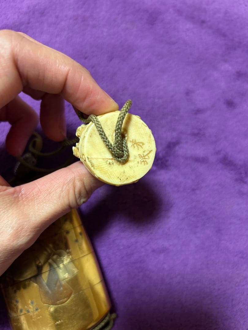金色 漆器 印籠 根付 薬入れ 小物入れ オブジェ