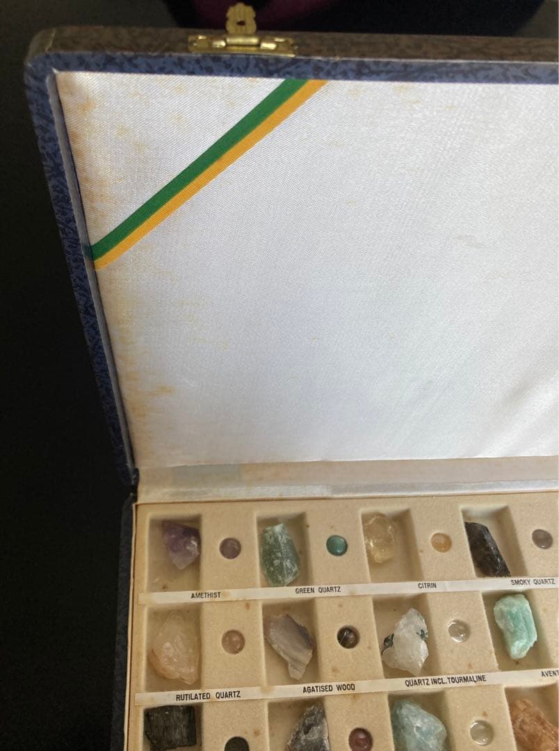 世界の鉱石コレクション30種類セットレア品アメジストローズクオーツエメラルド宝石