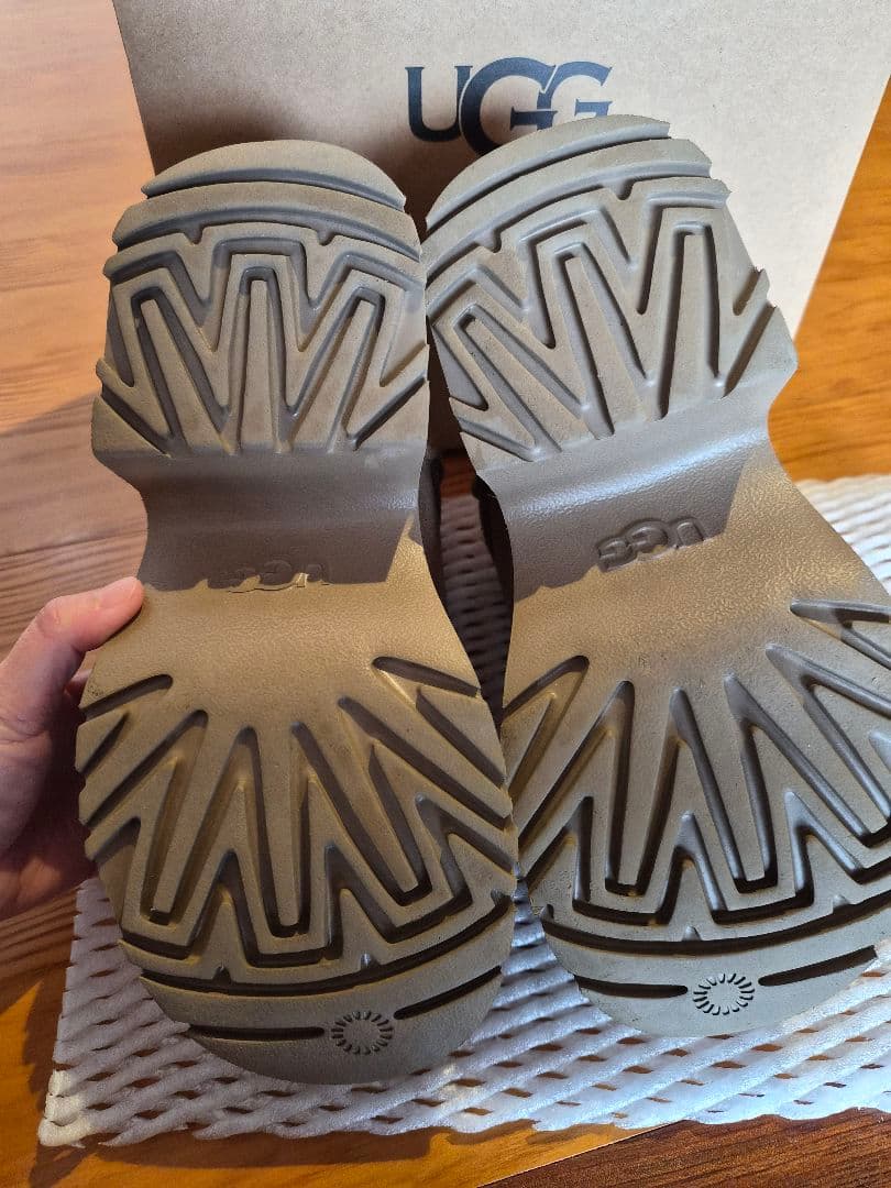 UGG クラシック ウルトラ ミニ ニュー ハイツ　サイズ 6