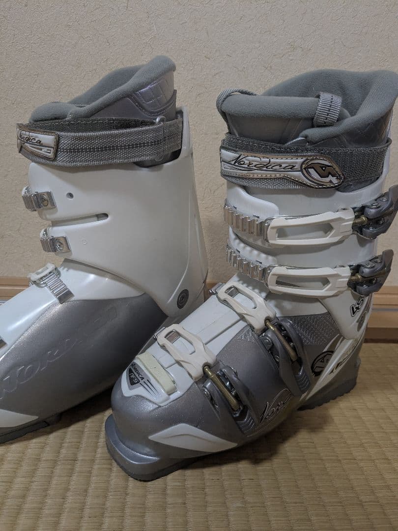 【一度のみ使用】Nordica スキーブーツ 　24〜24.5　23〜23.5
