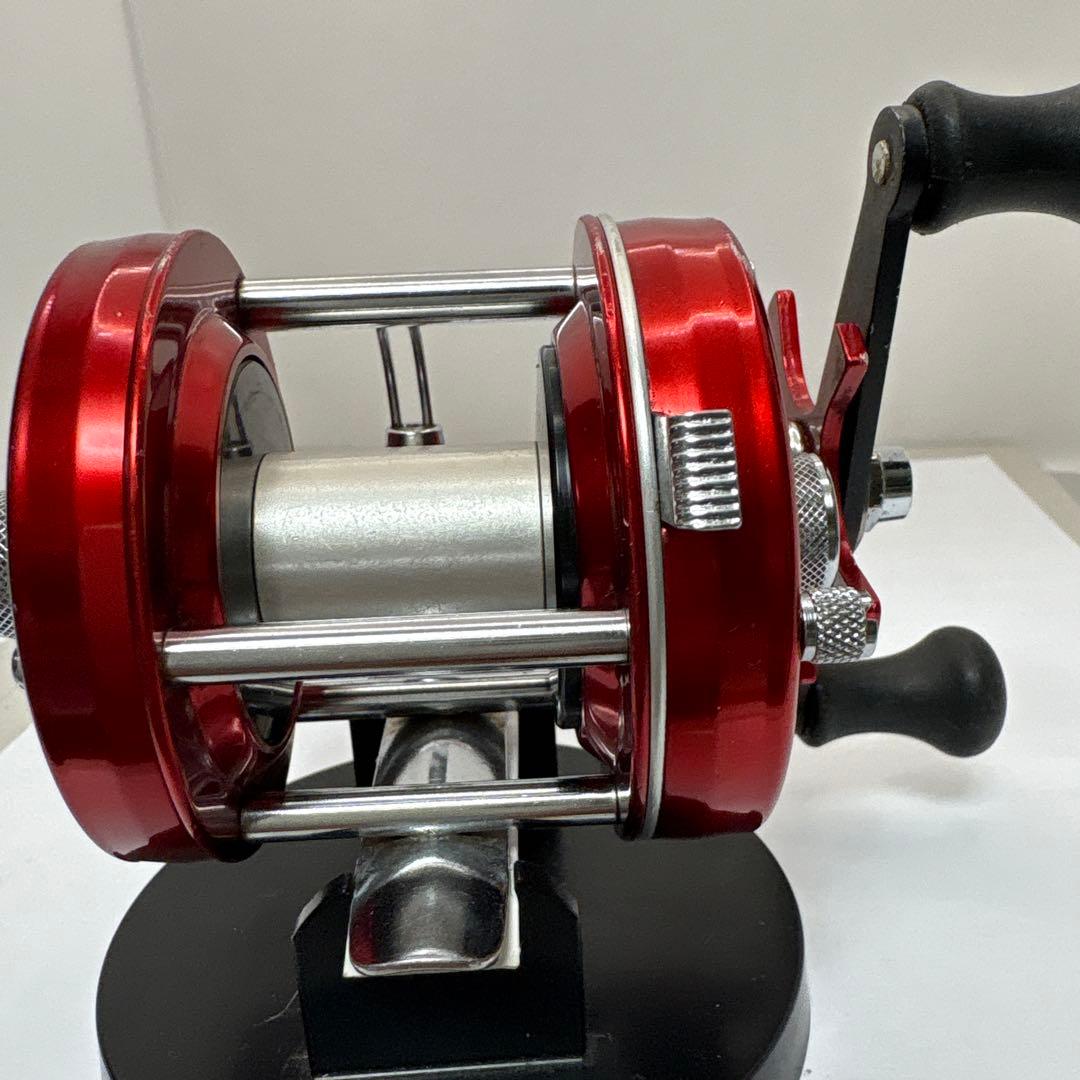 ABU Ambassadeur 5000 ベイトリール レッド