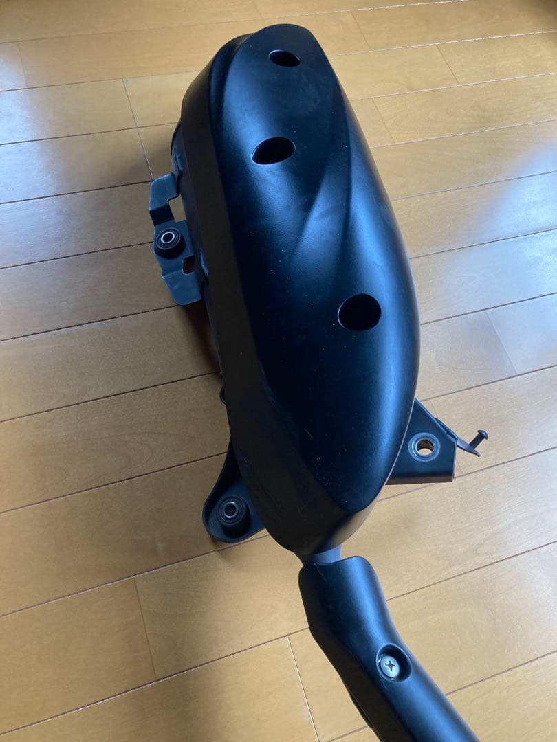 R　　送料込み！美品　アクシストリート　純正マフラー