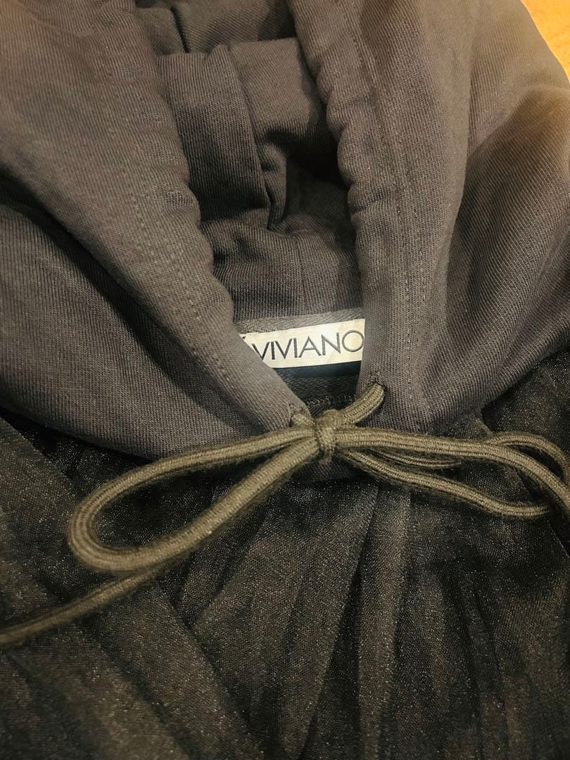 トップス VIVIANO Tiered Tulle Trimmed Sweatshirt