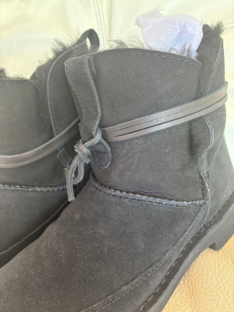 新品未使用！UGG ブラック ムートンブーツ　黒　24cm