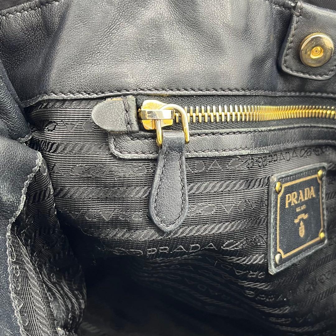 PRADAプラダ ボンバー ギャザー メタルロゴ G金具 2WAYハンドバッグ黒