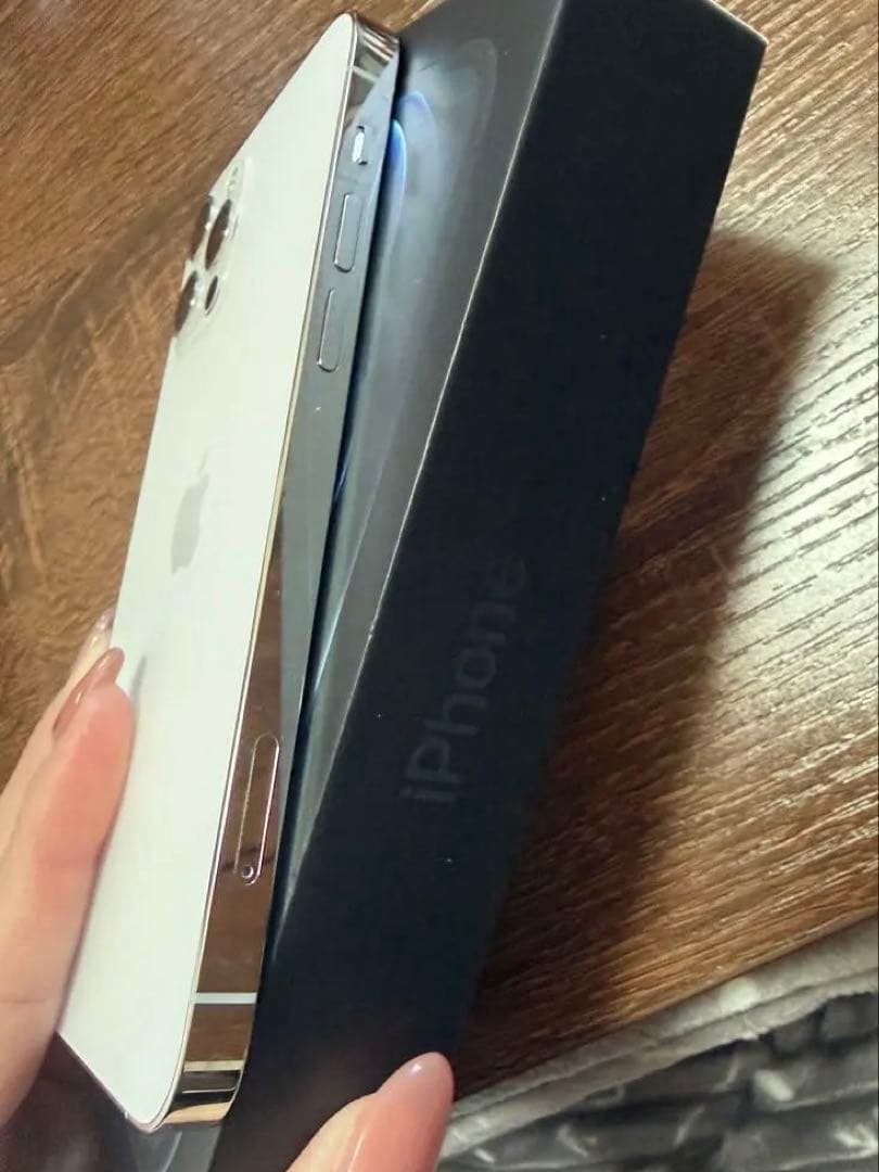 iPhone 12 proシルバー