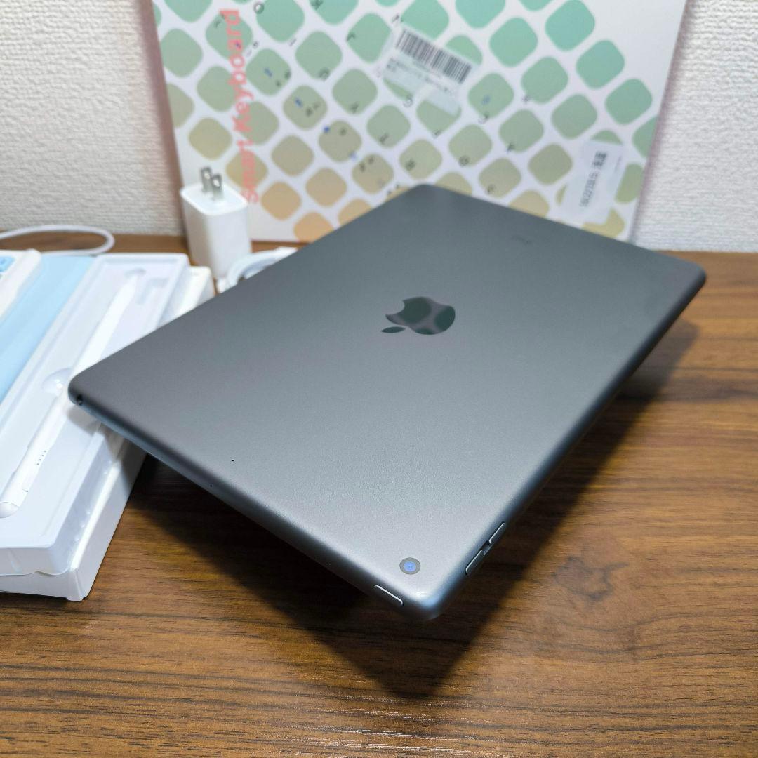 iPad 第8世代 WiFi128GB、タッチペン、キーボードとケースセット