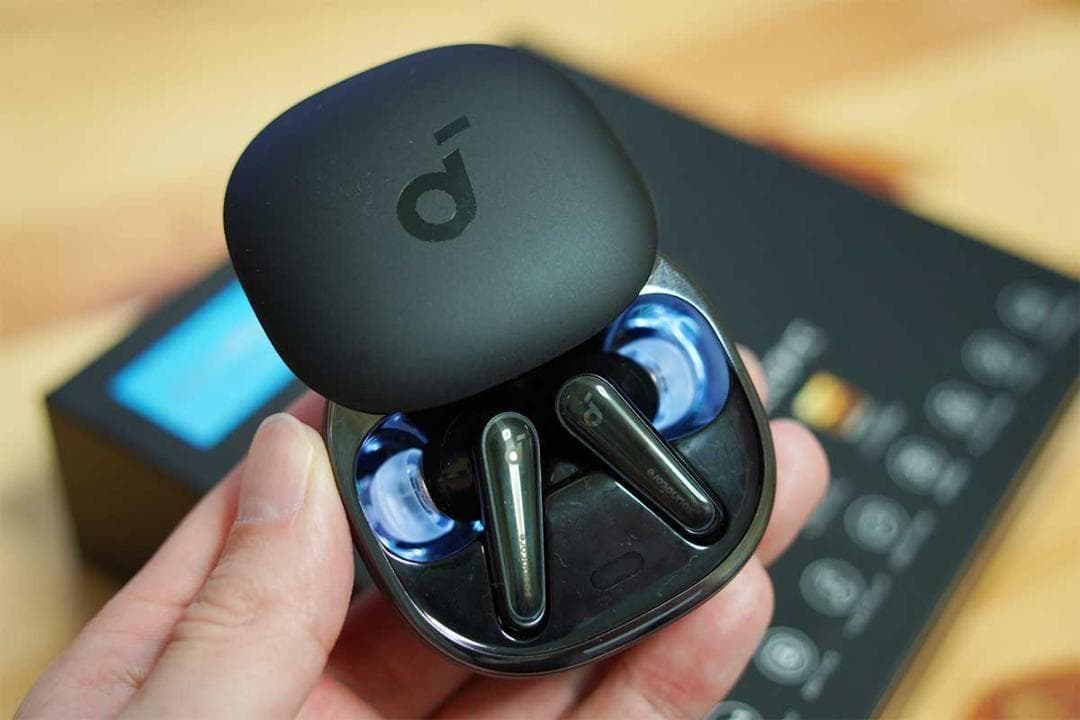 完全ワイヤレスイヤホン ☆ Anker ヘルスモニタリング/ノイズキャンセリング