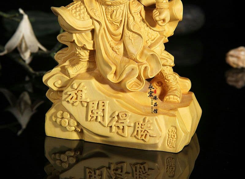 黄楊の木の旗は振り子の黄楊の木の彫刻に勝っています 関二爺関公の家には木の彫