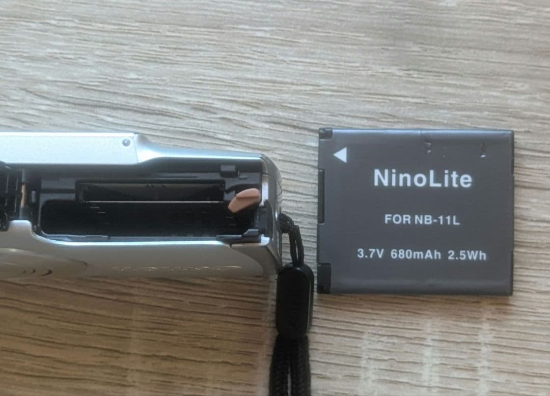 ♥限定お値下げ♥Canon PowerShot A2600 シルバー　光学5倍