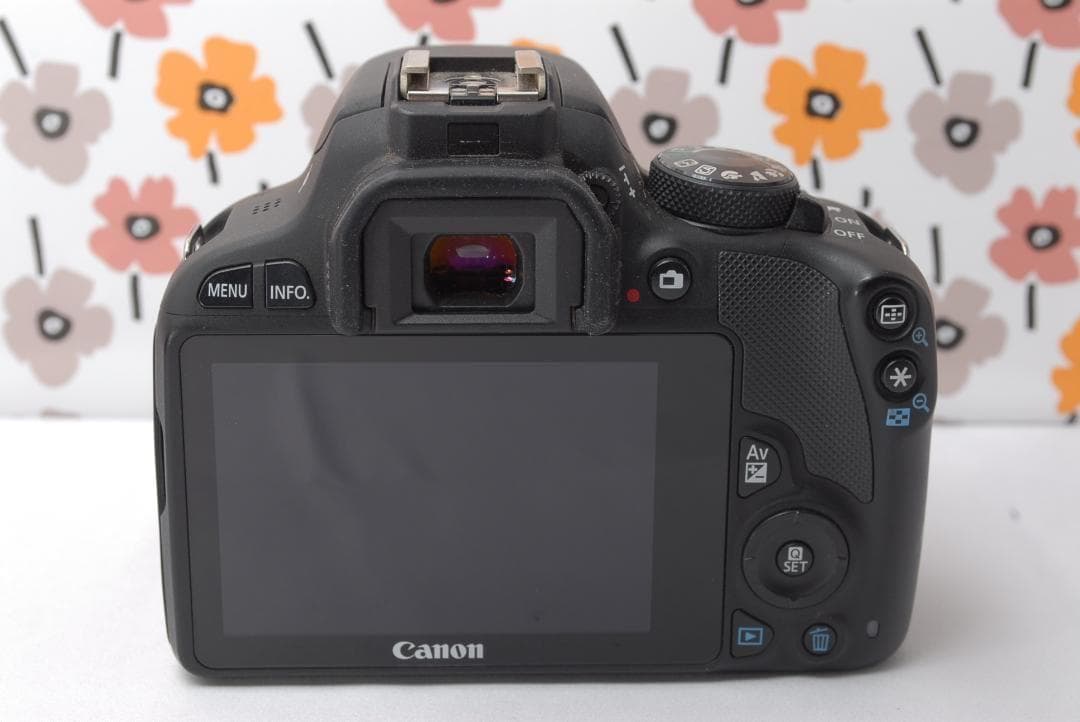 ❤Canon Kiss X7❤軽量＆高画質❤スマホ転送OK❤ショット数少ない❤