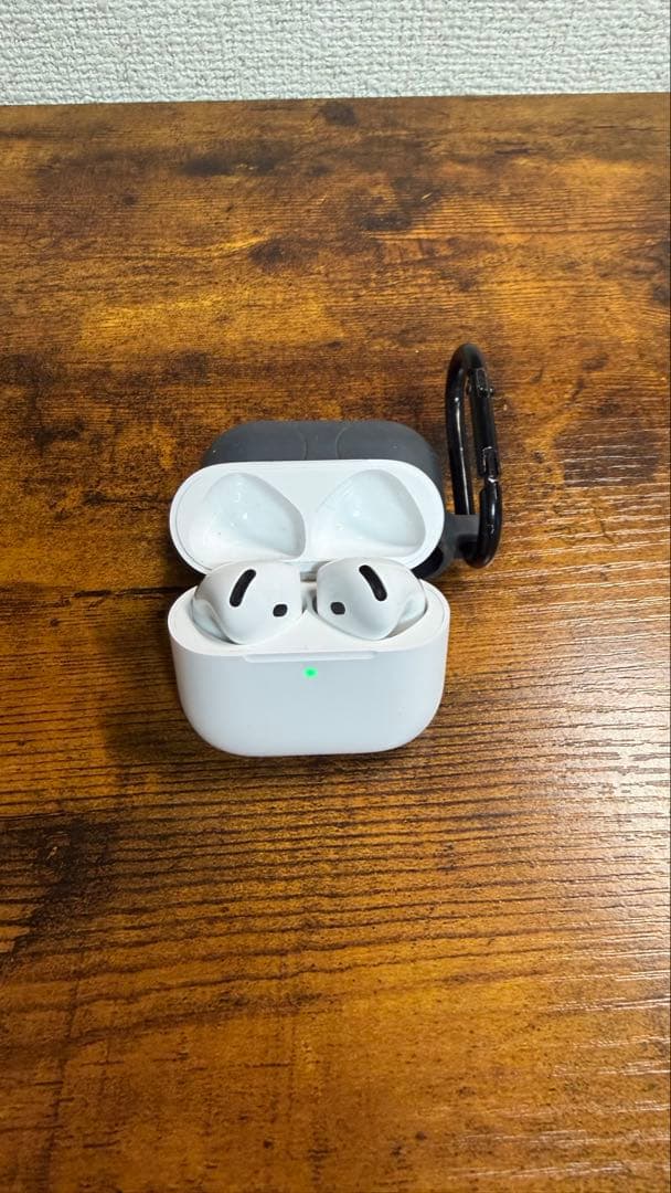 AirPods4本体 ホワイト　ノイズキャンセル機能無し