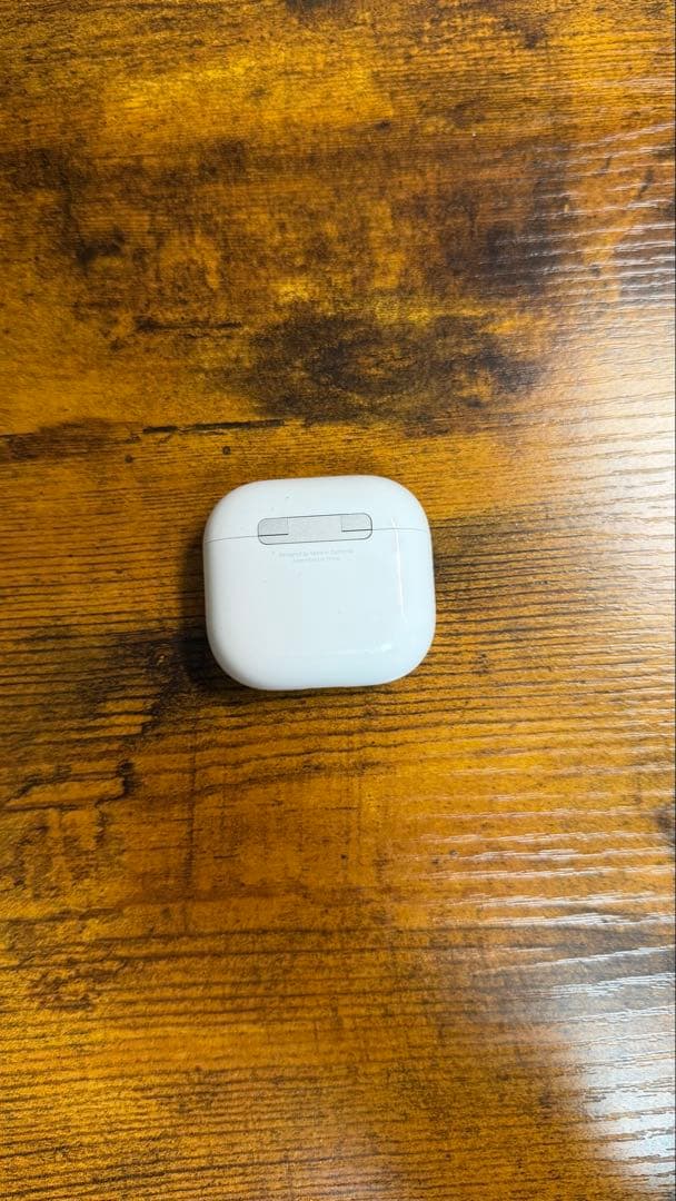 AirPods4本体 ホワイト　ノイズキャンセル機能無し