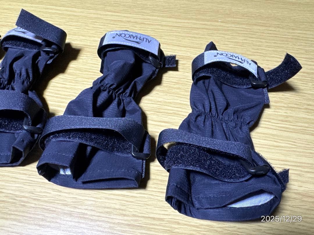 ②アルファアイコン レッグガード ブラック Sサイズ 1匹分4足