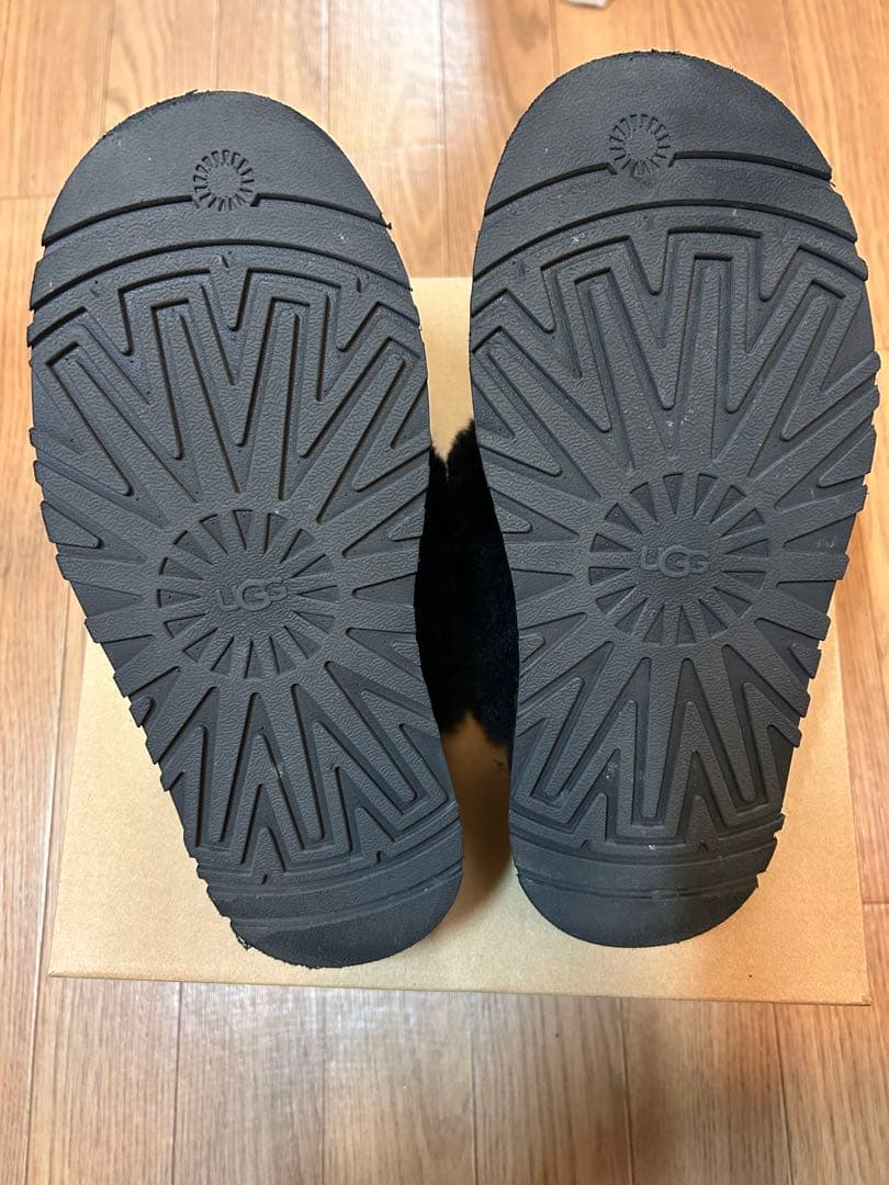 UGG ブラック スリッパ