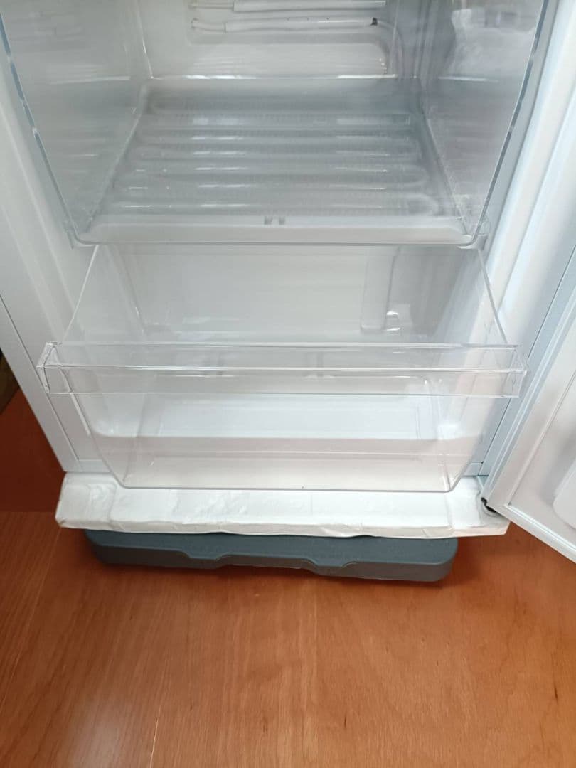 Hisense 縦型冷凍庫 ホワイト